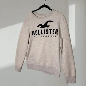 Hollister Logo Crewneck Sweatshirt–Light Heather Gray (Men’s Medium)